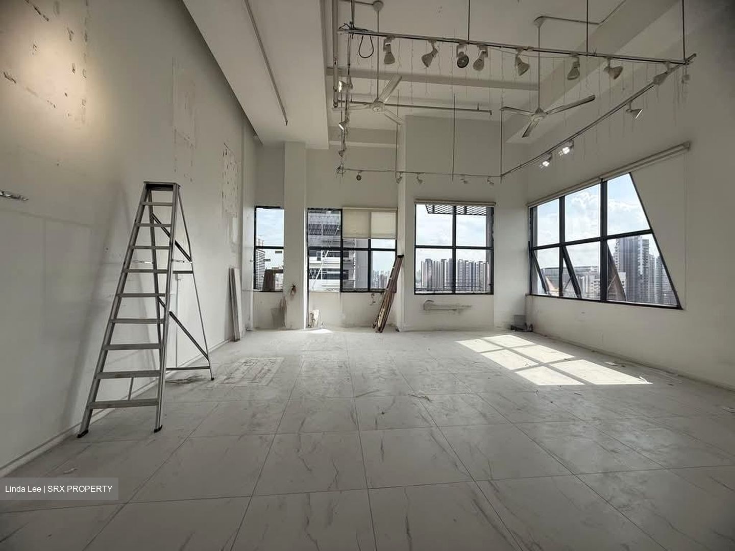 Ct Hub 2 (D12), Office #586605481